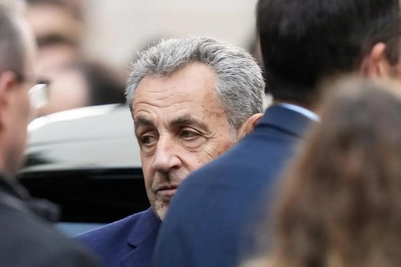 Sarkozy in carcere teme avvelenamenti, Darmanin nella bufera per la visita alla Sant&eacute;