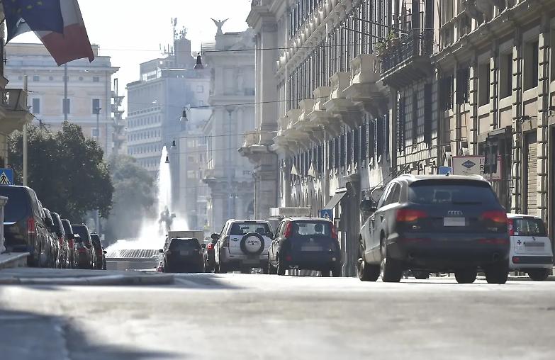 La crociata nel nome del dio parcheggio: comitati romani contro le ciclabili