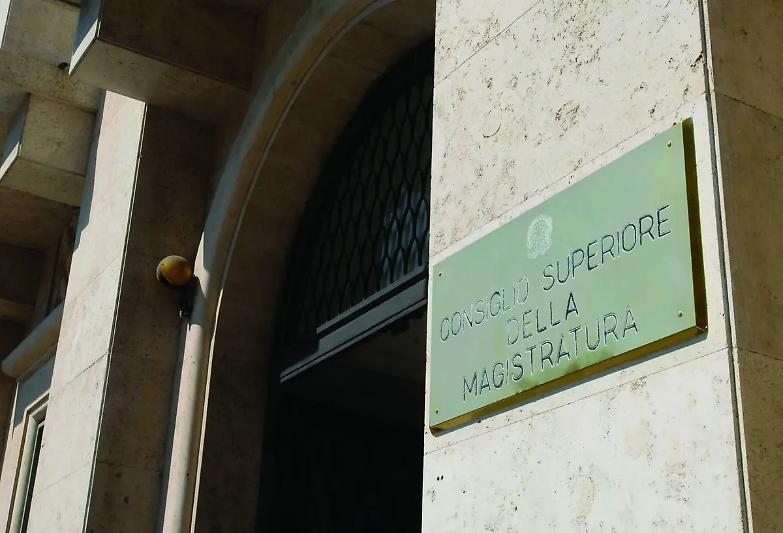 Fuori ruolo al Senato, il Csm (questa volta) dice no e riaccende il dibattito