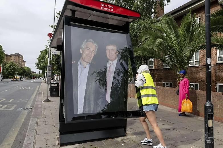 Le mail di Epstein inguaiano Trump: &ldquo;Era con le vittime&rdquo;