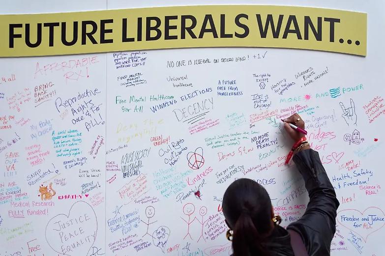 &laquo;Sfidare i MAGA sul loro terreno&raquo;. Ora i dem scoprono il populismo