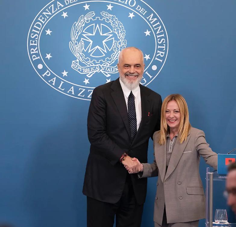 Meloni rilancia sul protocollo Italia-Albania e accusa i frenatori interni