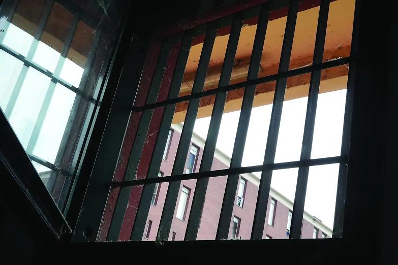 Accoltellato per 50 euro: cinque arresti a Milano