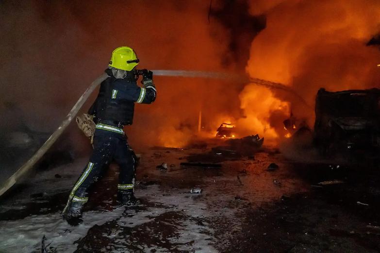 Kharkiv sotto attacco: 36 feriti nei raid russi con droni