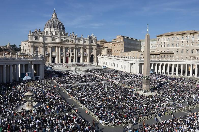 Il Vaticano rilancia la monogamia: &laquo;Nel matrimonio ci si sceglie ogni giorno&raquo;