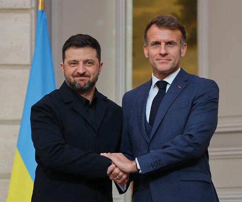 Macron avverte: &laquo;La pace s&igrave;, ma senza imporre concessioni all&rsquo;Ucraina&raquo;