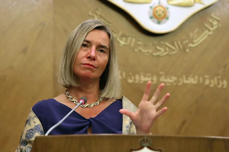 L&rsquo;ex-ministra Mogherini fermata per sospetta frode. Mosca e Budapest esultano
