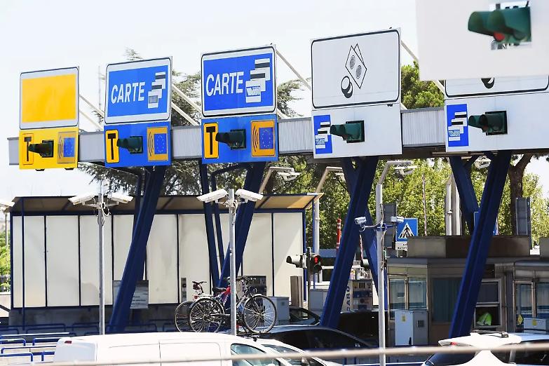 Ritardi in autostrada, dal 2025 arrivano i rimborsi ai viaggiatori