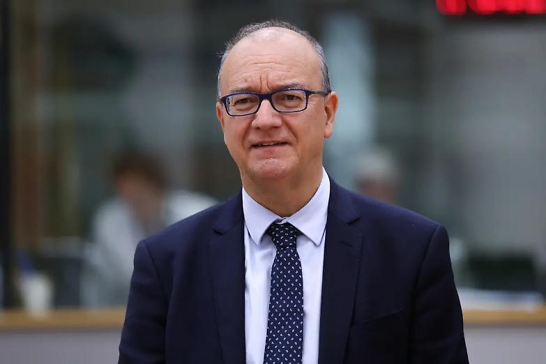 Educazione sessuale a scuola, scontro politico dopo il via libera