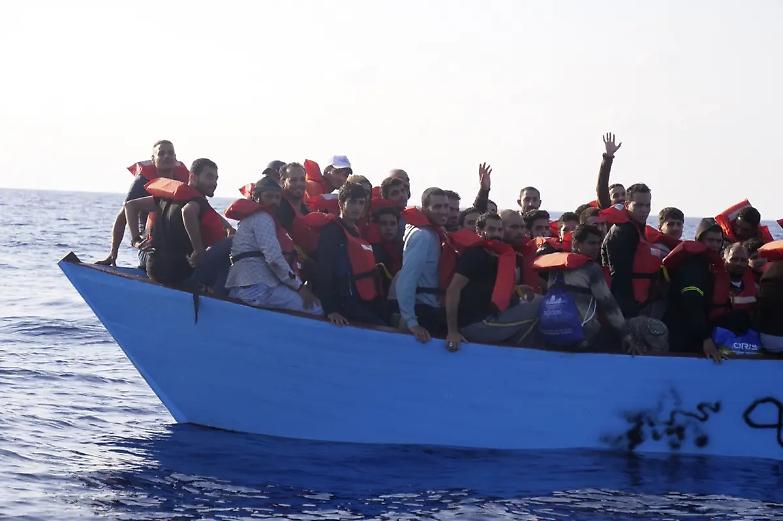 Migranti, crollano gli arrivi ma aumentano morti e respingimenti
