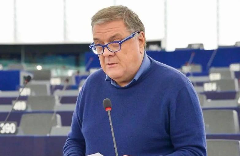 Scandalo Qatargate, il Parlamento vot&ograve; al buio. E intanto la polizia lo spiava