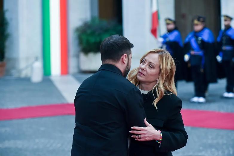 Ucraina, pressing Usa sul Donbass: Zelensky frena e chiama in causa il popolo