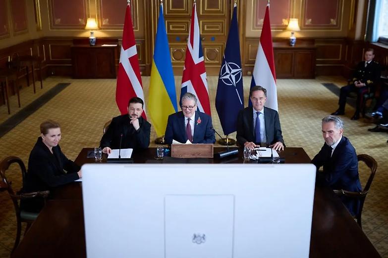 Ucraina, la coalizione dei Volenterosi si riunisce: Meloni conferma la linea