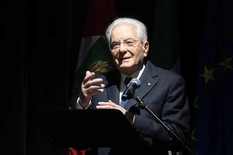 Mattarella: &laquo;Punire i giudici internazionali &egrave; un mondo rovesciato&raquo;