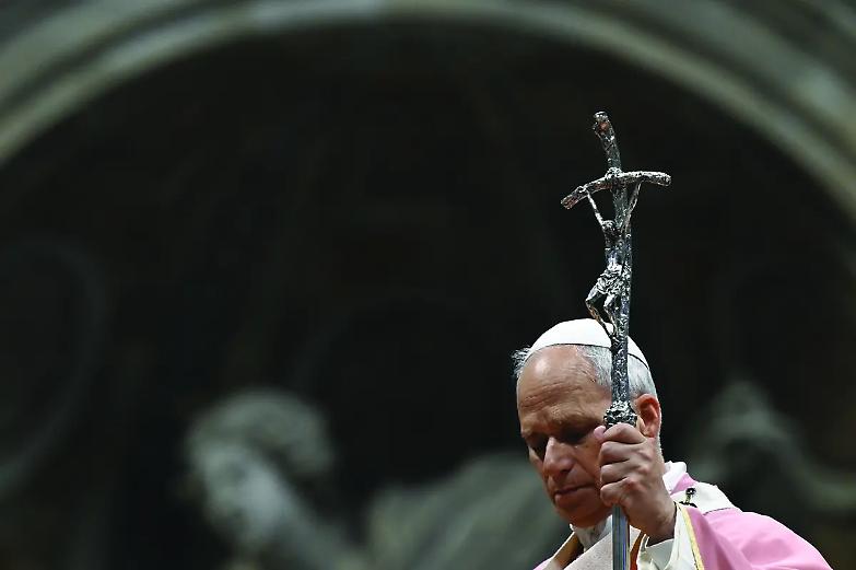Nel Giubileo dei detenuti la Basilica si illumina e le celle bruciano...